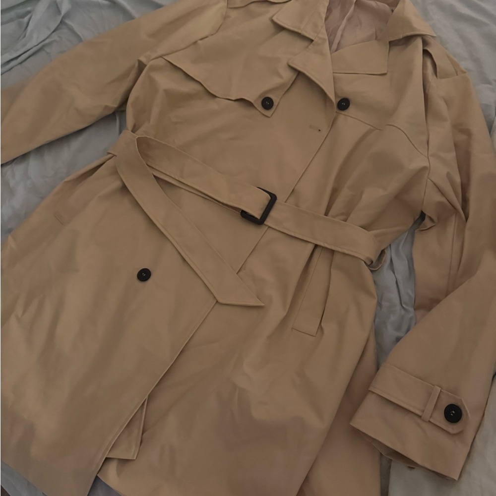 Tan Raincoat with Double-Breasted Closure and Wide Lapels